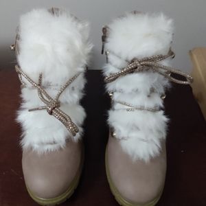 Tan faux fur women's boots